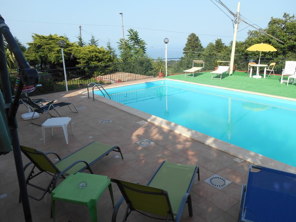 Al Villino Sunshine In Villa Con Piscina Ed Idromassaggio Сант'Альфио Экстерьер фото