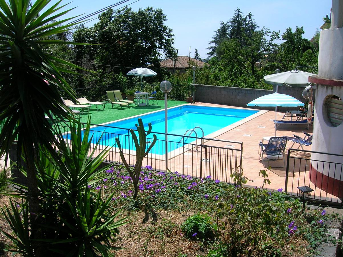 Al Villino Sunshine In Villa Con Piscina Ed Idromassaggio Сант'Альфио Экстерьер фото